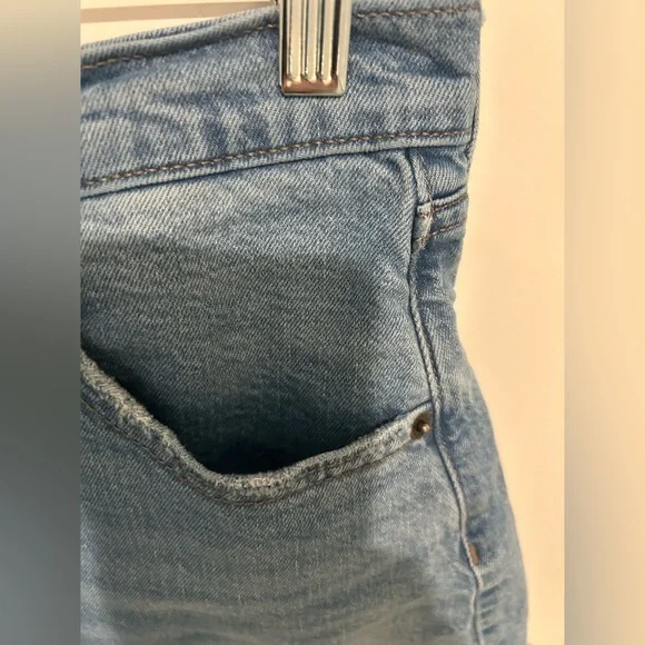 Universal Thread denim shorts size 8/R - Picture 3 of 6